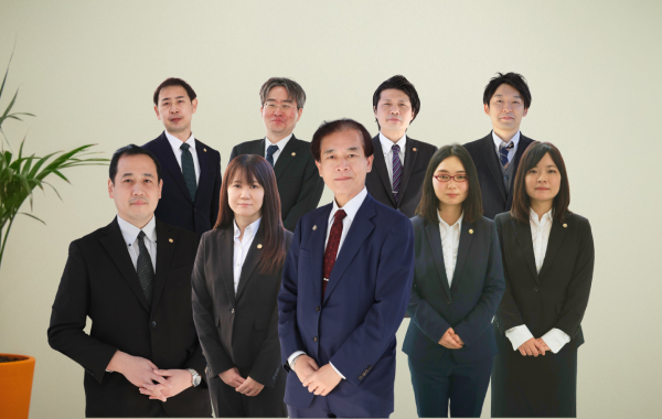 事務所スタッフ集合写真